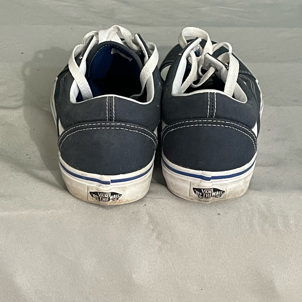 Vans - Picture 2 of 6